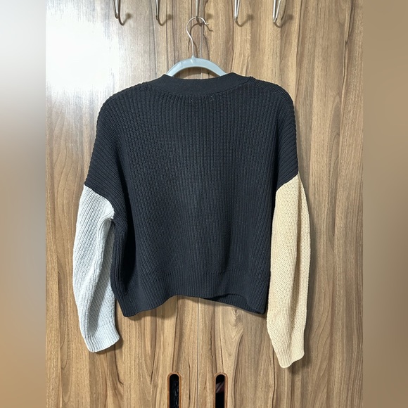 Two-tone Cardigan - Picture 3 of 6